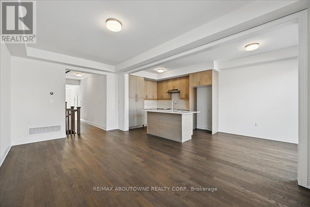 13 - 2184 Postmaster Drive, Oakville, ON - Indoor Photo Showing Kitchen