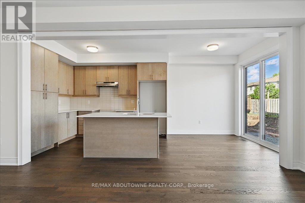 13 - 2184 Postmaster Drive, Oakville, ON - Indoor Photo Showing Kitchen