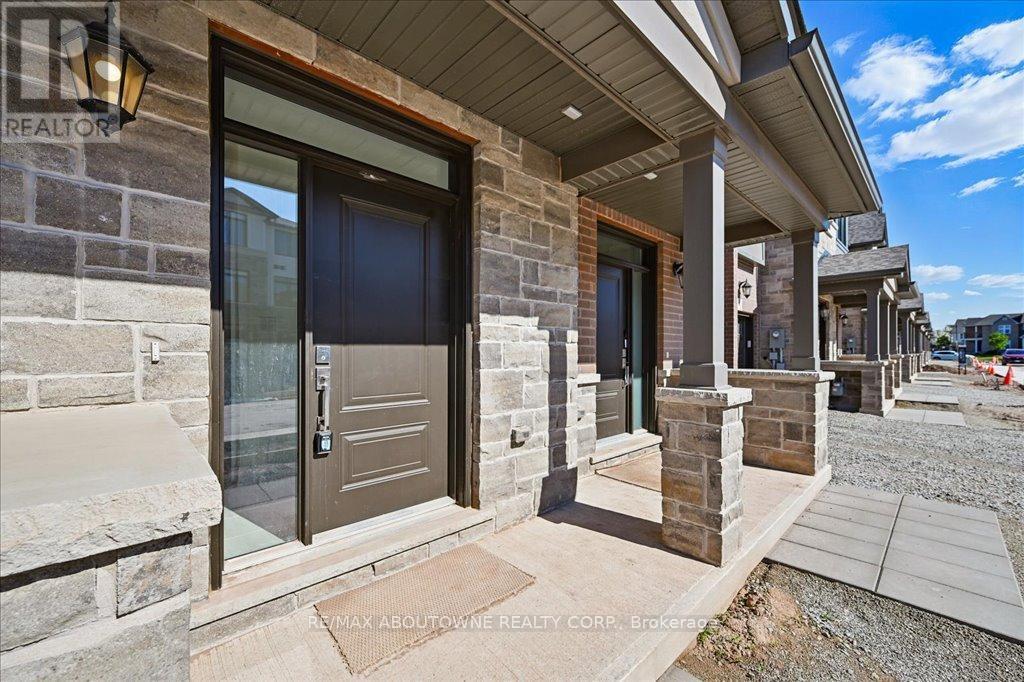 13 - 2184 Postmaster Drive, Oakville, ON - Outdoor