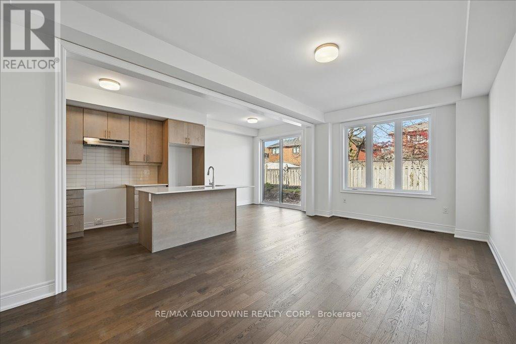 13 - 2184 Postmaster Drive, Oakville, ON - Indoor Photo Showing Kitchen