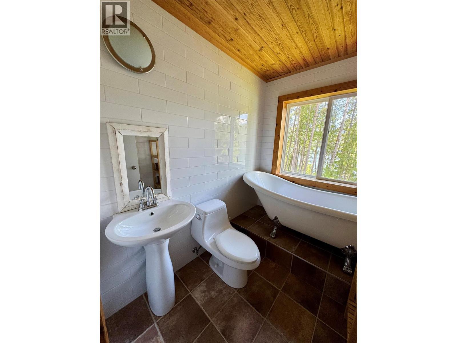 Second floor bathroom - Lot 4 Pete Martin Bay, Sicamous, BC - Indoor Photo Showing Bathroom