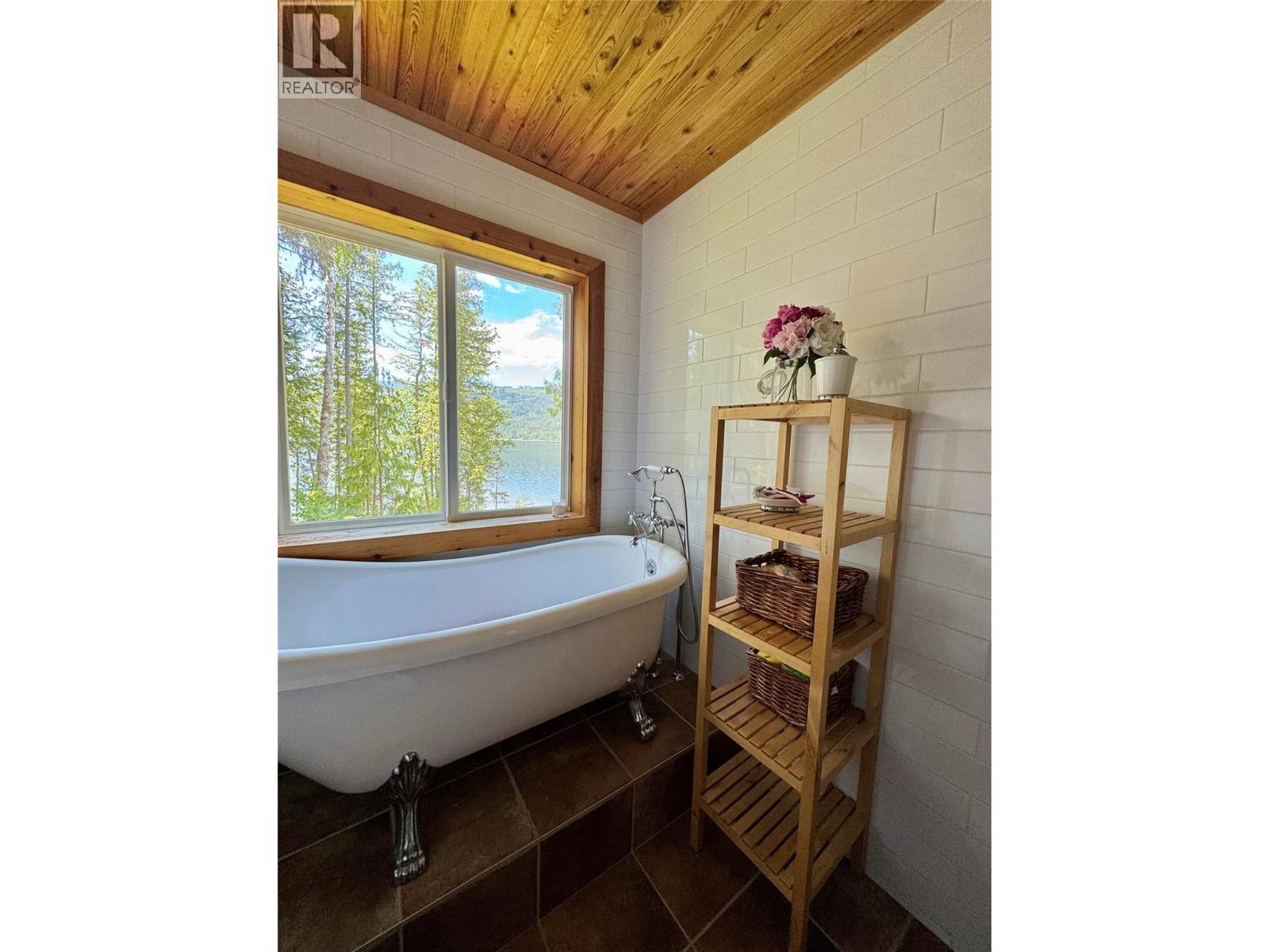 Second floor bathroom - Lot 4 Pete Martin Bay, Sicamous, BC - Indoor