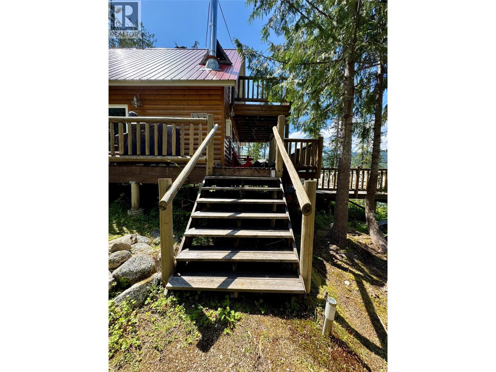 Main cabin - Lot 4 Pete Martin Bay, Sicamous, BC - Outdoor