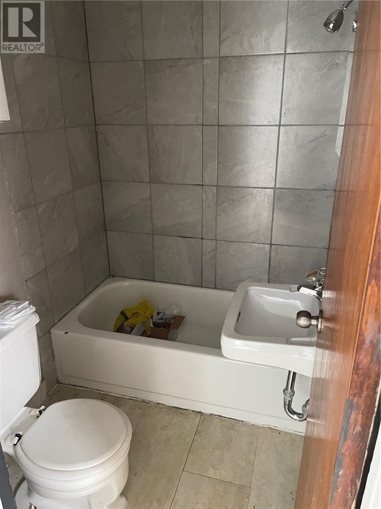 407 Dupont Street, Greater Sudbury, ON - Indoor Photo Showing Bathroom