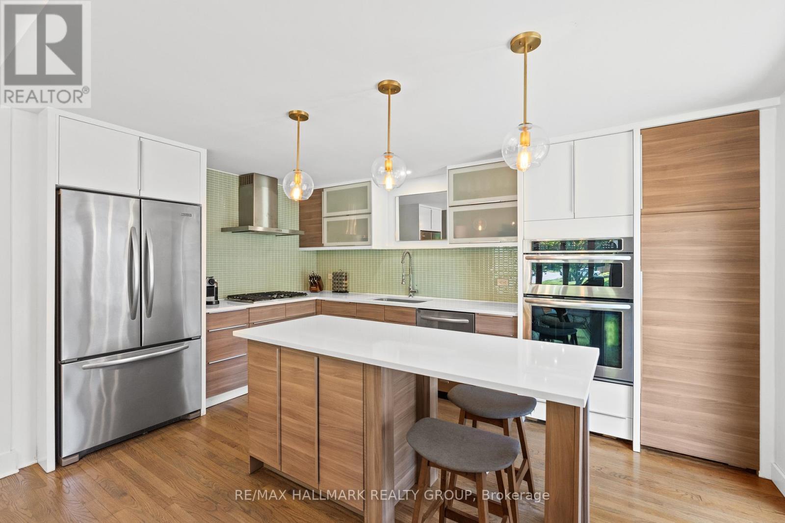 377 Summit Avenue, Ottawa, ON - Indoor Photo Showing Kitchen With Upgraded Kitchen
