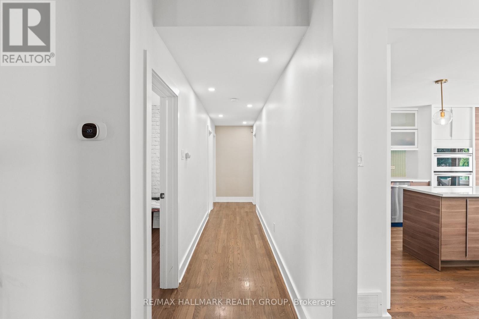 377 Summit Avenue, Ottawa, ON - Indoor Photo Showing Other Room