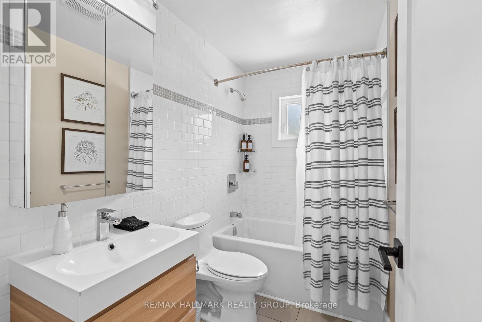 377 Summit Avenue, Ottawa, ON - Indoor Photo Showing Bathroom