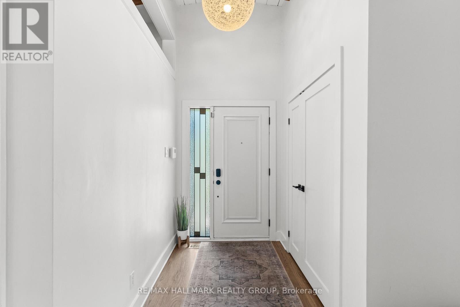 377 Summit Avenue, Ottawa, ON - Indoor Photo Showing Other Room