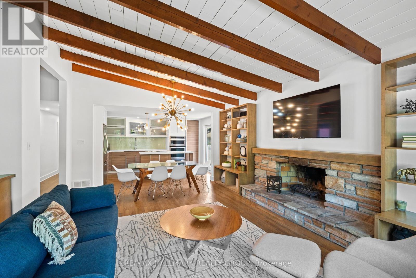 377 Summit Avenue, Ottawa, ON - Indoor Photo Showing Living Room With Fireplace