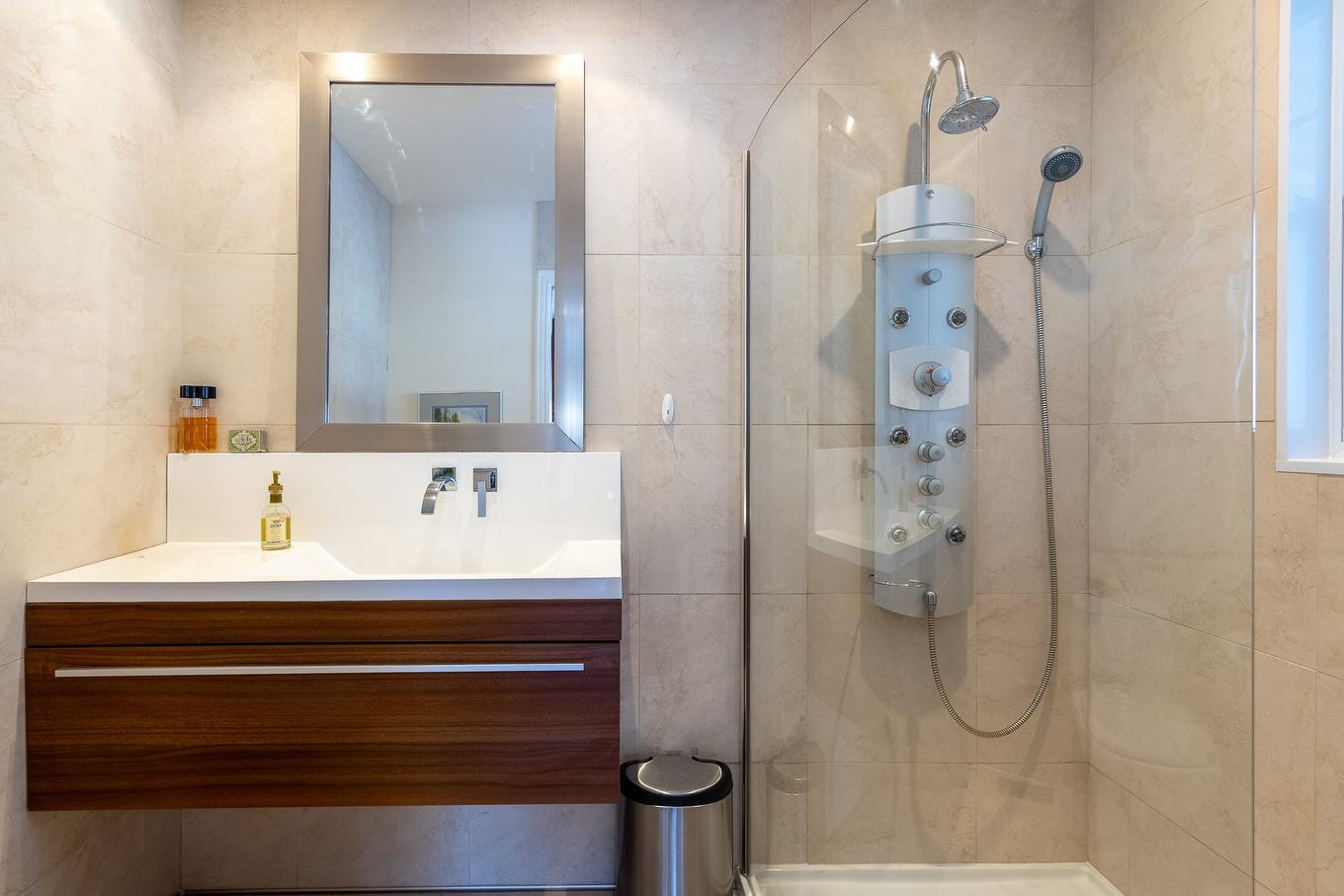 Bathroom - 65 Ch. Papineau, Lac-Brome, QC - Indoor Photo Showing Bathroom