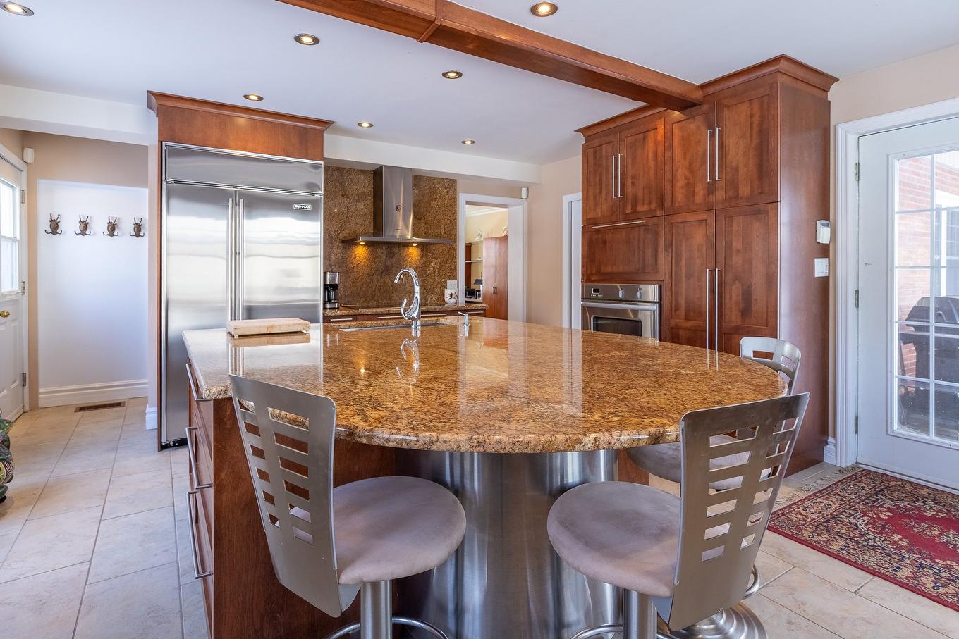 Kitchen - 65 Ch. Papineau, Lac-Brome, QC - Indoor Photo Showing Other Room