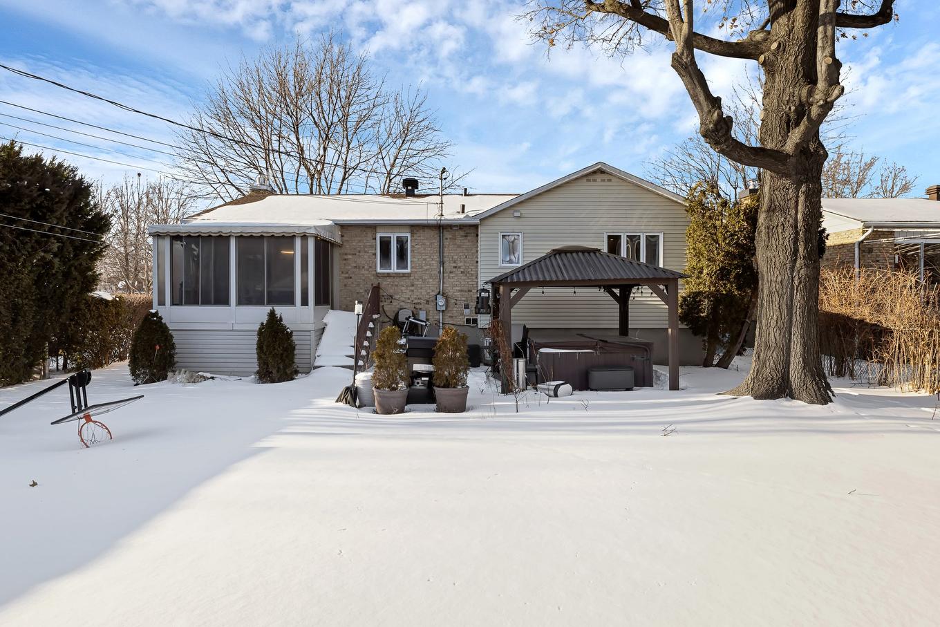 Spa - 3075 Rue Michaud, Brossard, QC - Outdoor With Facade