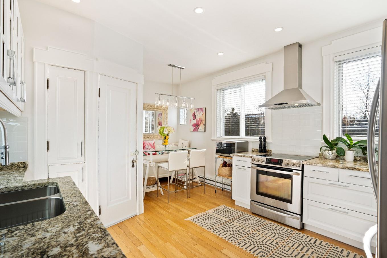 Cuisine - 5456 Place Grovehill, Montréal (Côte-Des-Neiges/Notre-Dame-De-Grâce), QC - Indoor Photo Showing Kitchen With Double Sink With Upgraded Kitchen