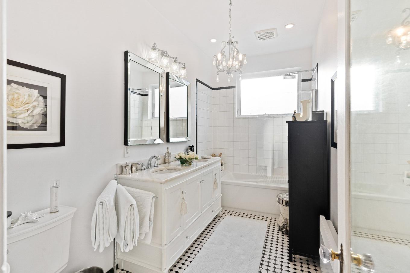 Salle de bains - 5456 Place Grovehill, Montréal (Côte-Des-Neiges/Notre-Dame-De-Grâce), QC - Indoor Photo Showing Bathroom