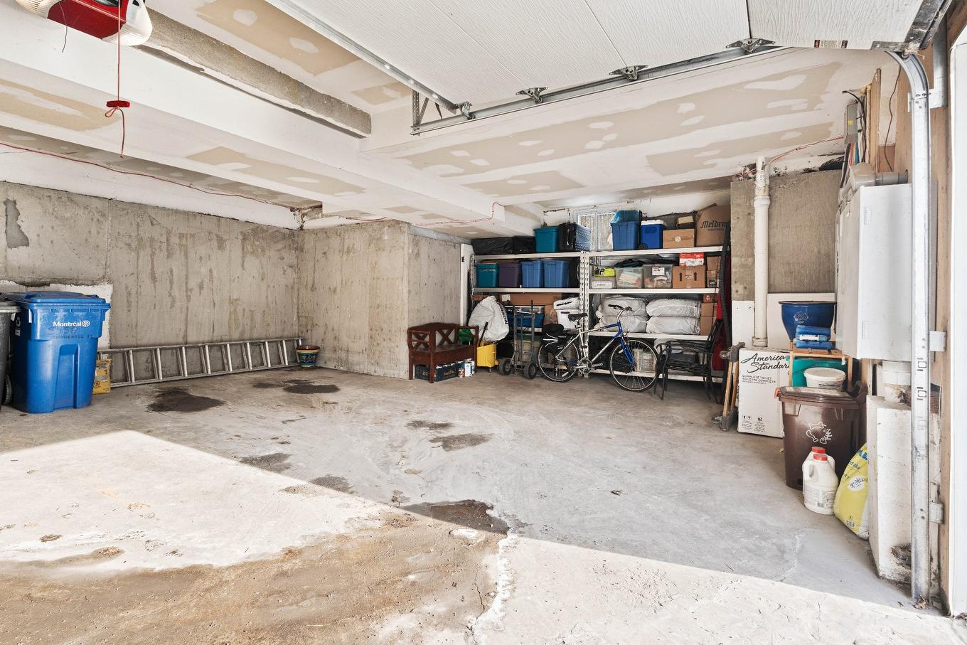 Garage - 5456 Place Grovehill, Montréal (Côte-Des-Neiges/Notre-Dame-De-Grâce), QC - Indoor Photo Showing Garage