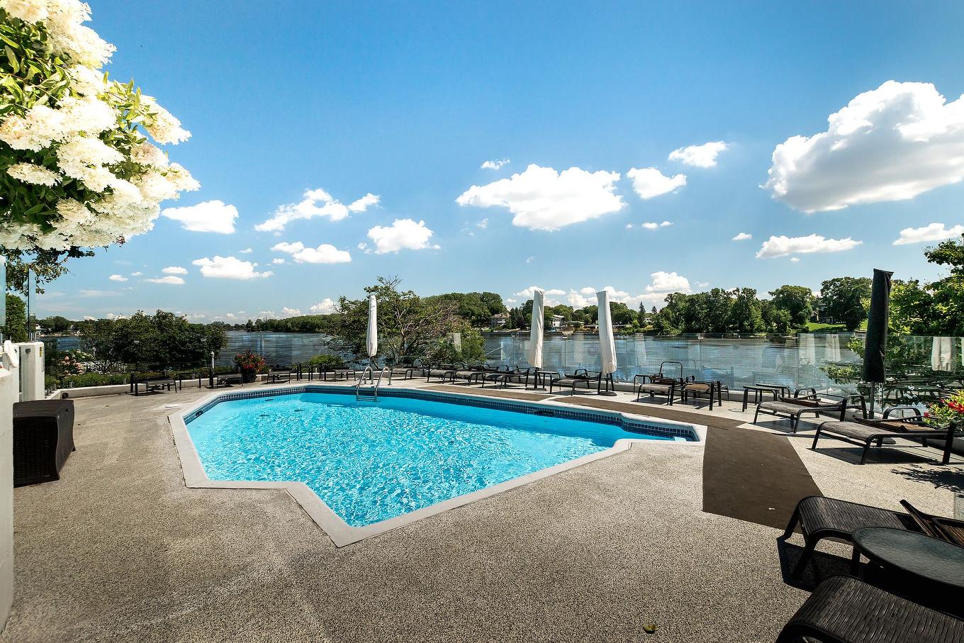 Pool - 1Z Av. Sauriol, Laval (Laval-Des-Rapides), QC