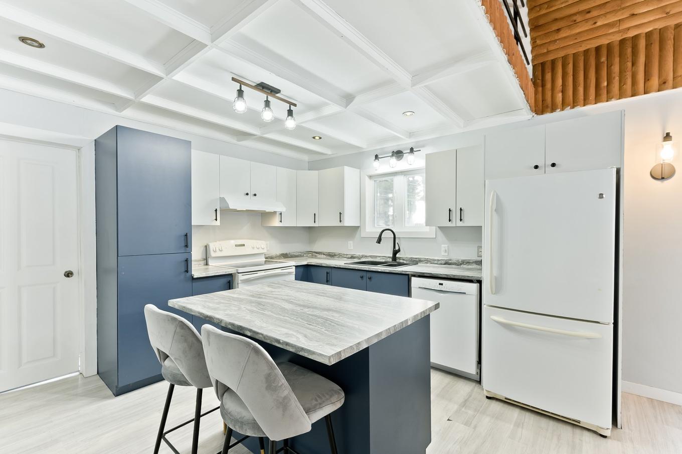 Cuisine - 431 5E Rang, Sherbrooke (Brompton/Rock Forest/Saint-Élie/Deauville), QC - Indoor Photo Showing Kitchen With Double Sink