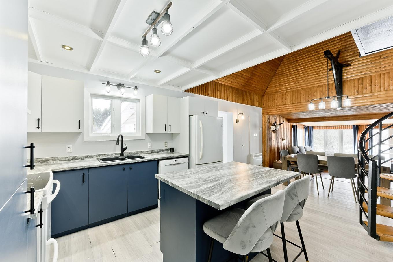 Cuisine - 431 5E Rang, Sherbrooke (Brompton/Rock Forest/Saint-Élie/Deauville), QC - Indoor Photo Showing Kitchen With Double Sink