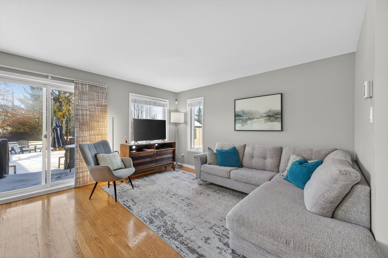 Salon - 50 Rue De La Seine, Candiac, QC - Indoor Photo Showing Living Room