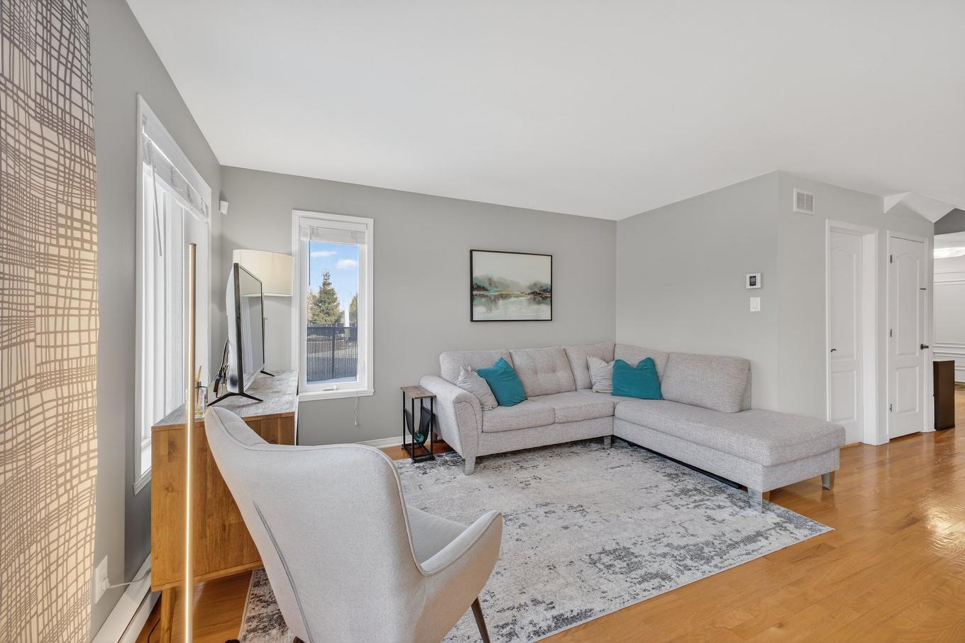 Salon - 50 Rue De La Seine, Candiac, QC - Indoor Photo Showing Living Room