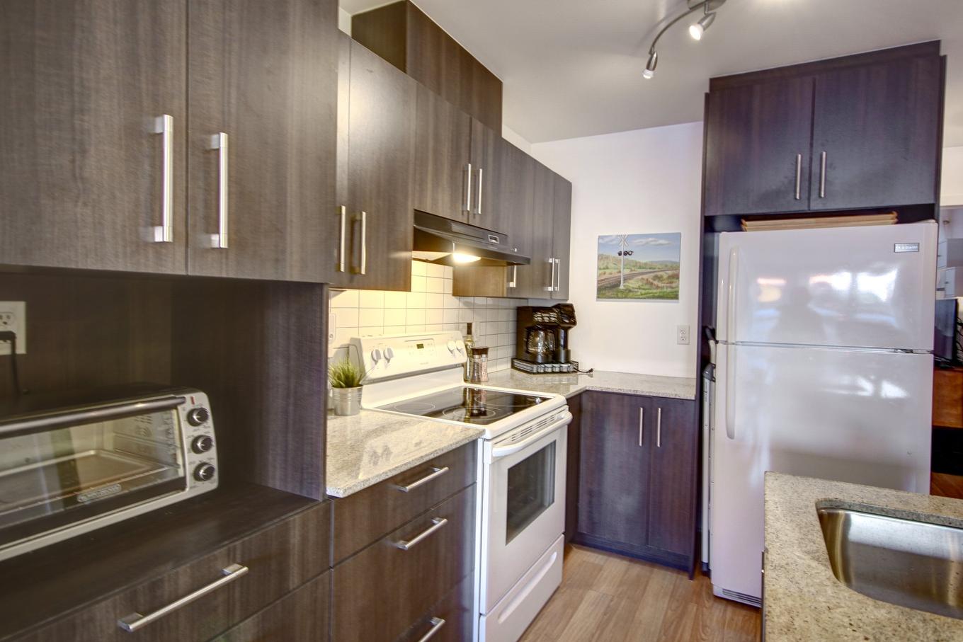 Kitchen - 1-9684 Av. Péloquin, Montréal (Ahuntsic-Cartierville), QC - Indoor Photo Showing Kitchen