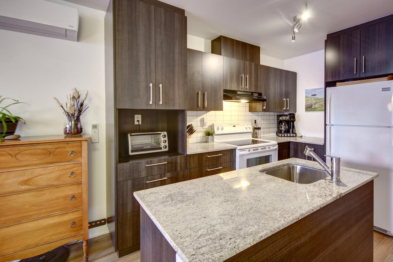 Kitchen - 1-9684 Av. Péloquin, Montréal (Ahuntsic-Cartierville), QC - Indoor Photo Showing Kitchen