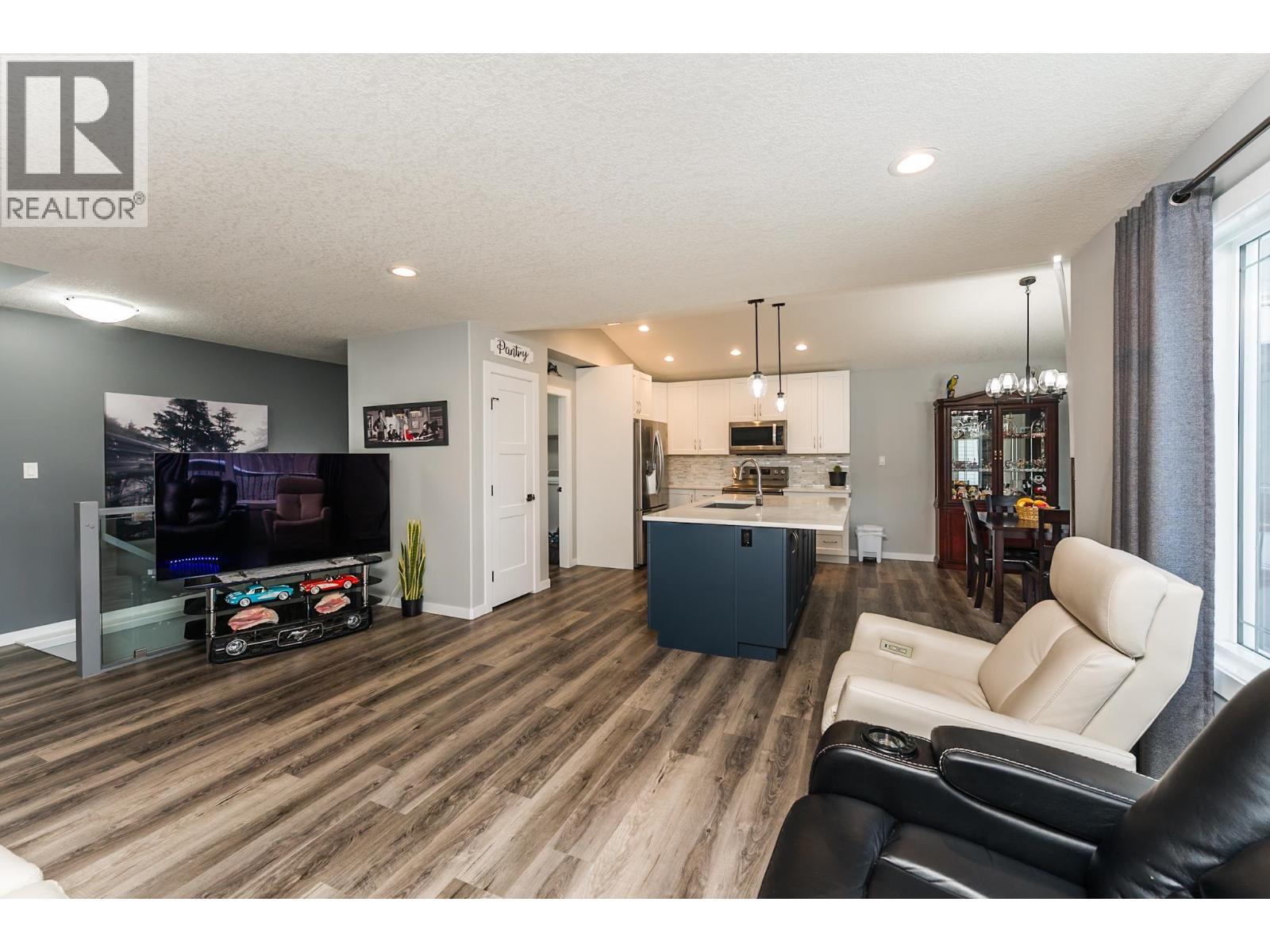 5488 Venta Drive, Prince George, BC - Indoor Photo Showing Living Room