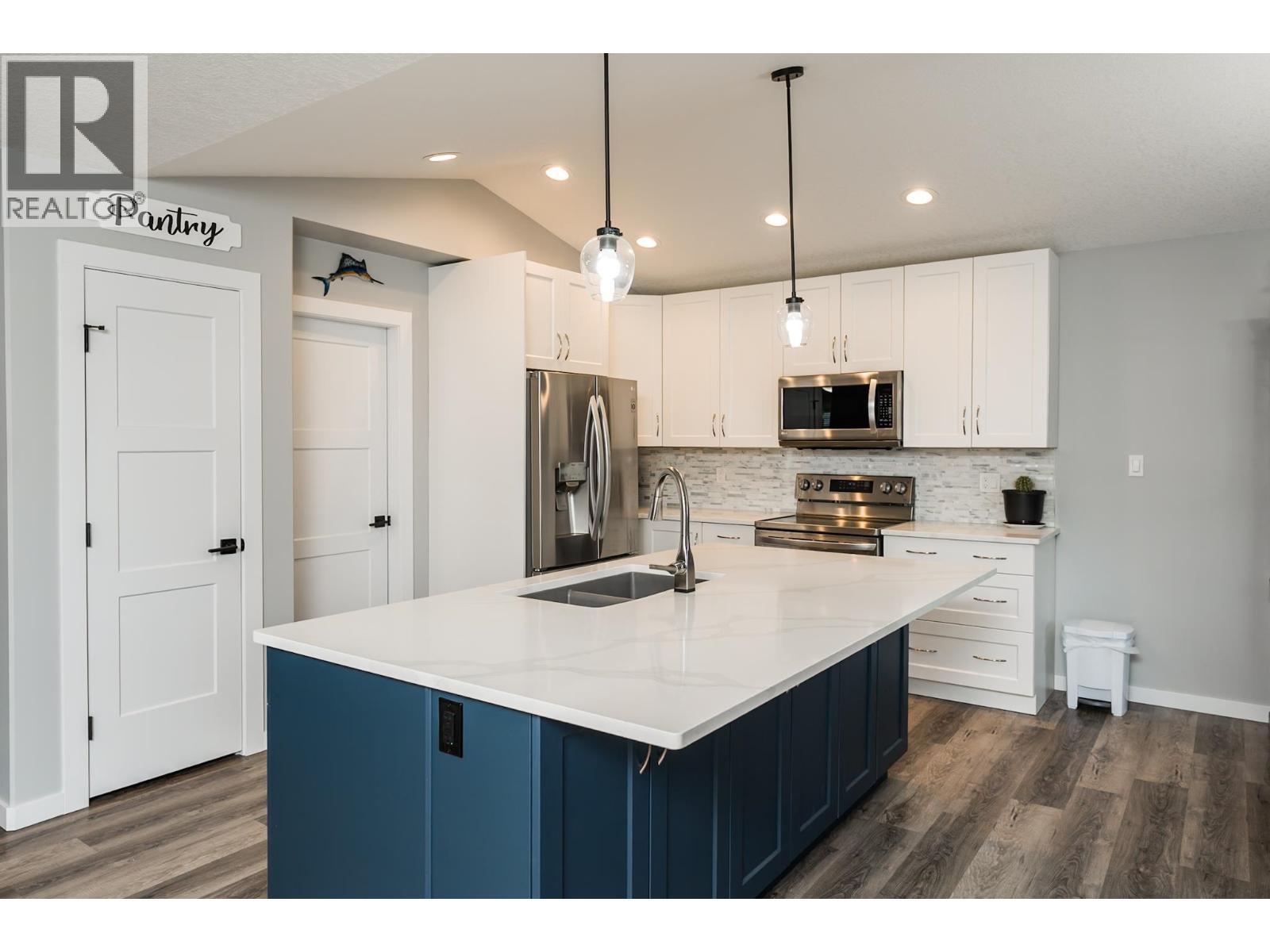 5488 Venta Drive, Prince George, BC - Indoor Photo Showing Kitchen With Upgraded Kitchen