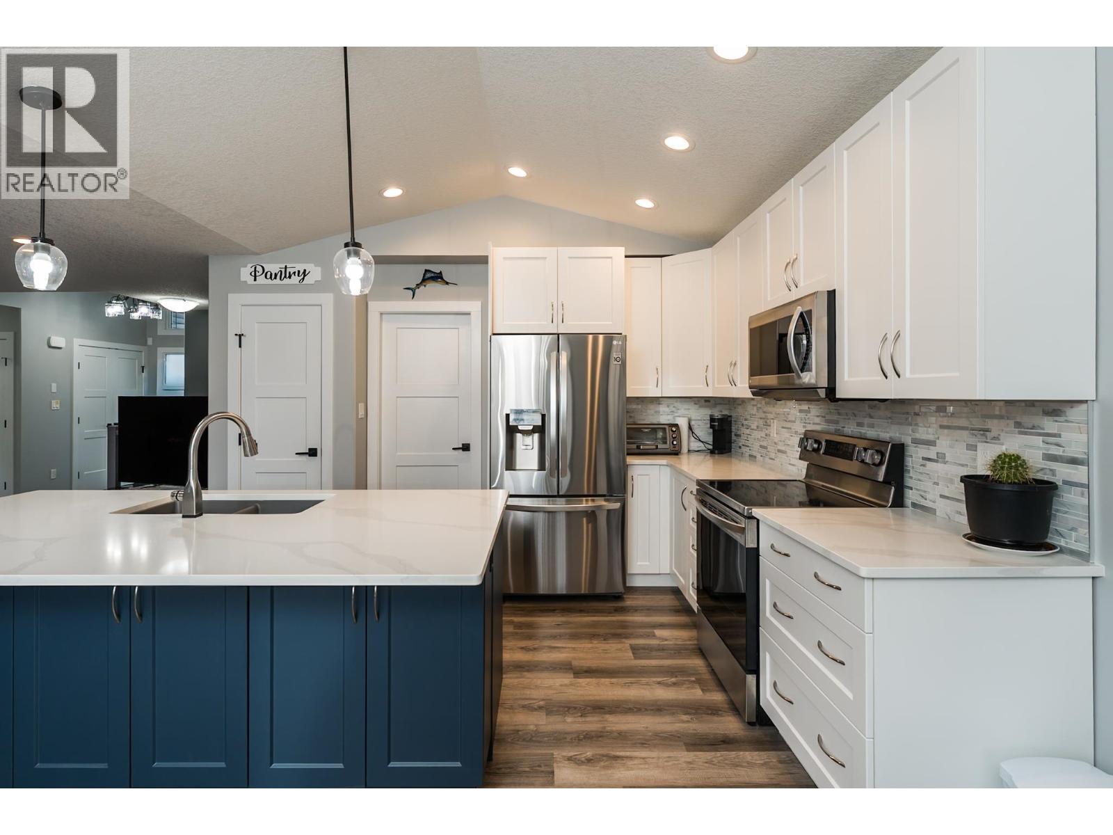 5488 Venta Drive, Prince George, BC - Indoor Photo Showing Kitchen With Upgraded Kitchen