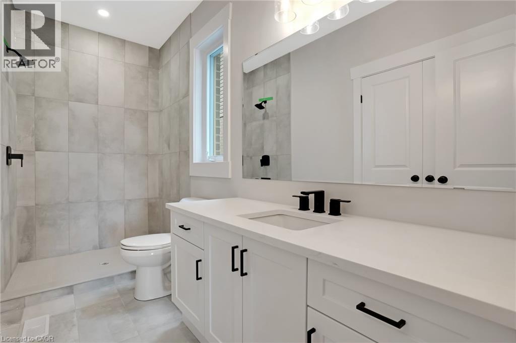 24 Moon Crescent, Cambridge, ON - Indoor Photo Showing Bathroom