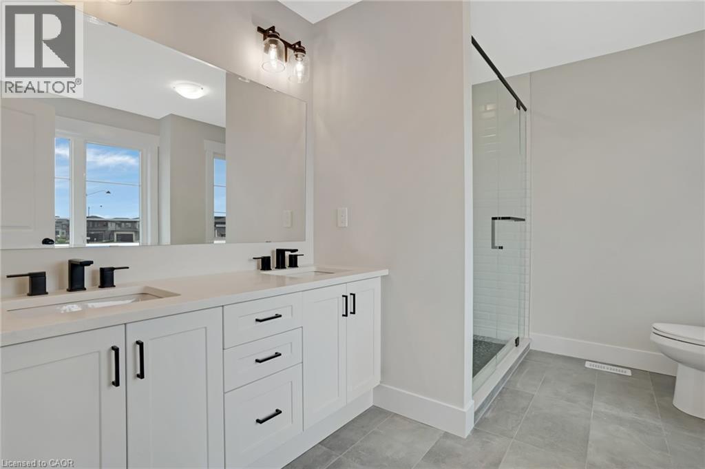 24 Moon Crescent, Cambridge, ON - Indoor Photo Showing Bathroom