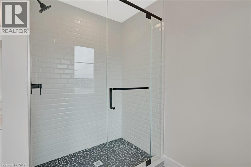 24 Moon Crescent, Cambridge, ON - Indoor Photo Showing Bathroom