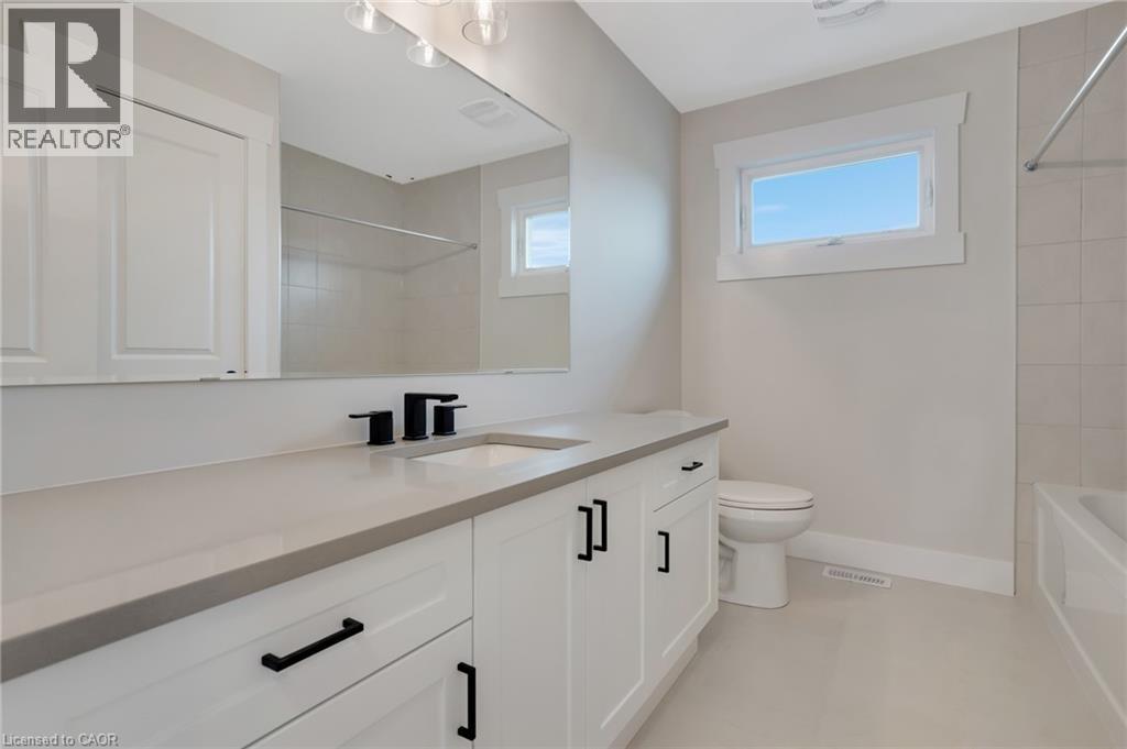 24 Moon Crescent, Cambridge, ON - Indoor Photo Showing Bathroom