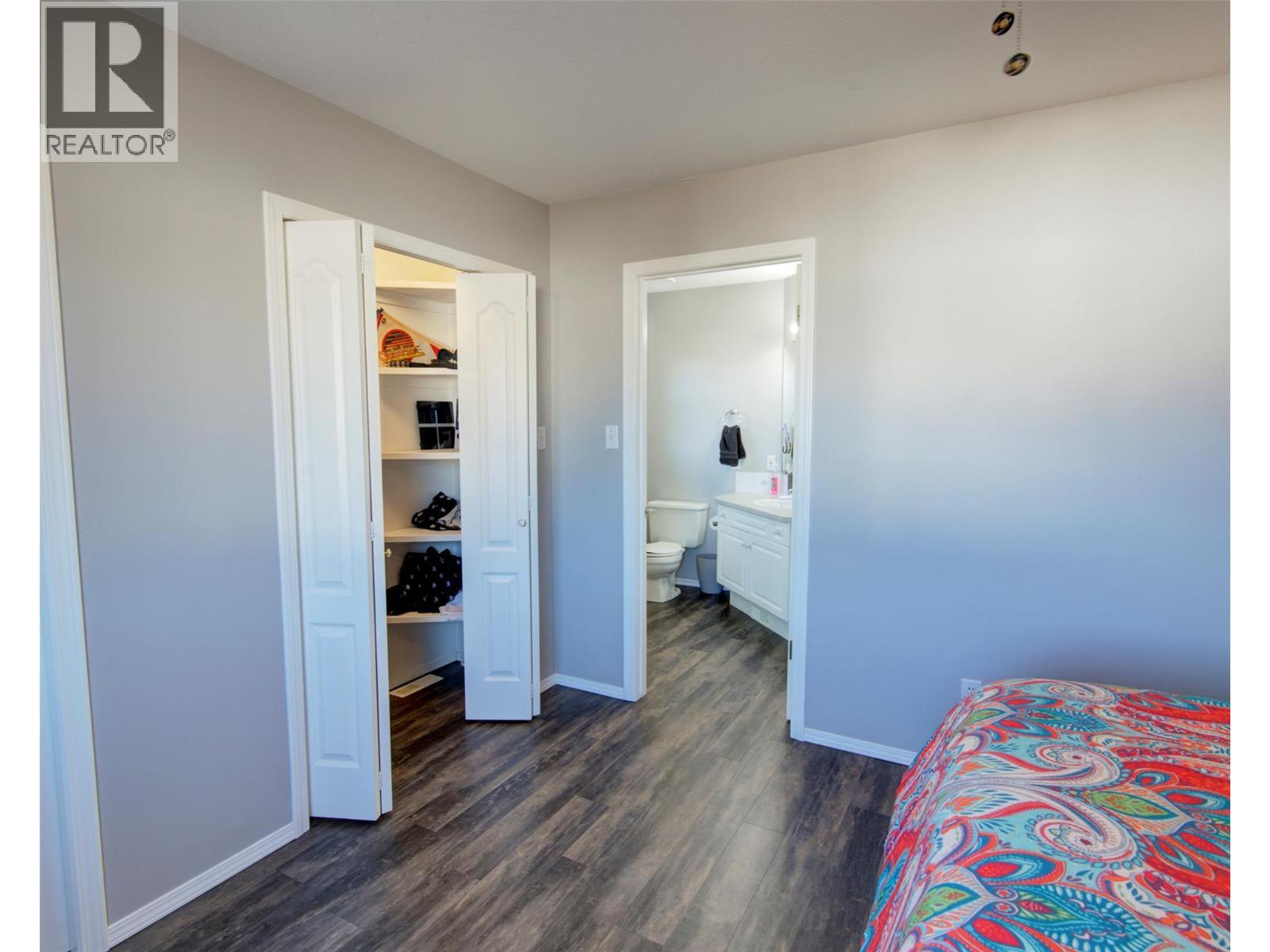 Primary bedroom with a small walk in closet and a standard closet - 2312 Hunter Avenue, Armstrong, BC - Indoor