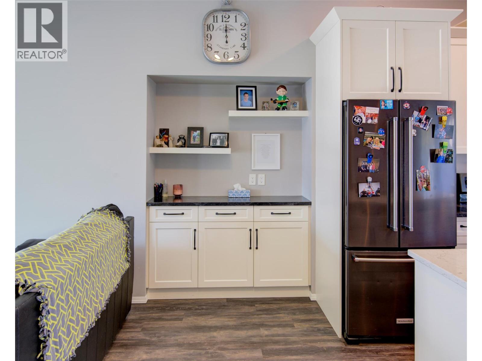 Coffee bar area - 2312 Hunter Avenue, Armstrong, BC - Indoor