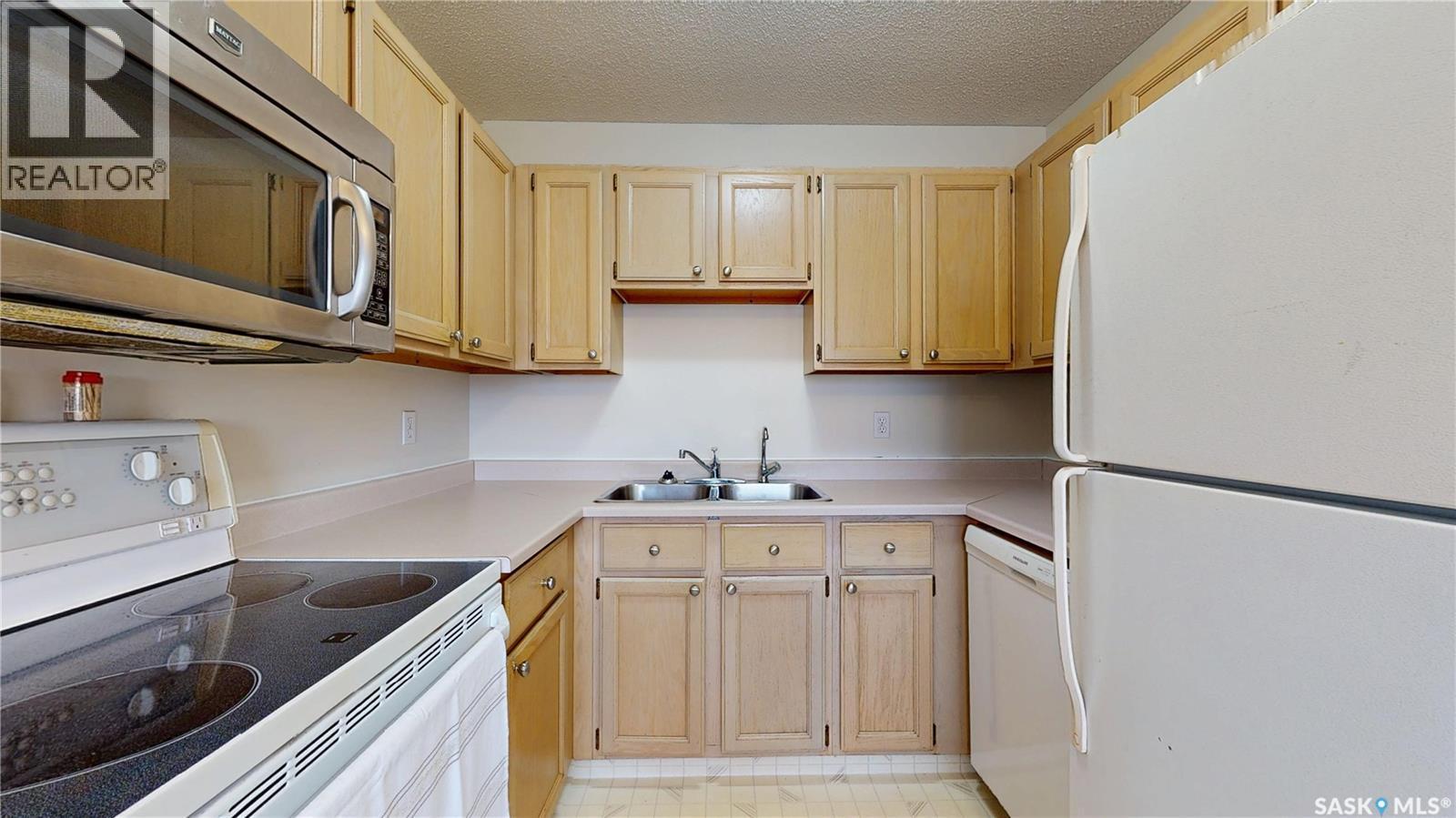 3876 7Th Avenue E, Regina, SK - Indoor Photo Showing Kitchen With Double Sink
