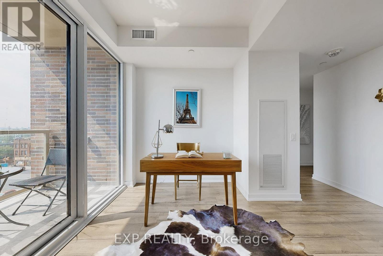 607 - 1787 St Clair Avenue W, Toronto, ON - Indoor