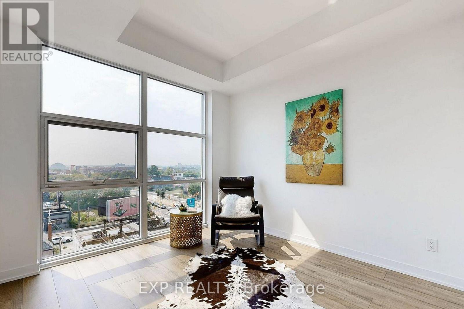 607 - 1787 St Clair Avenue W, Toronto, ON - Indoor Photo Showing Living Room