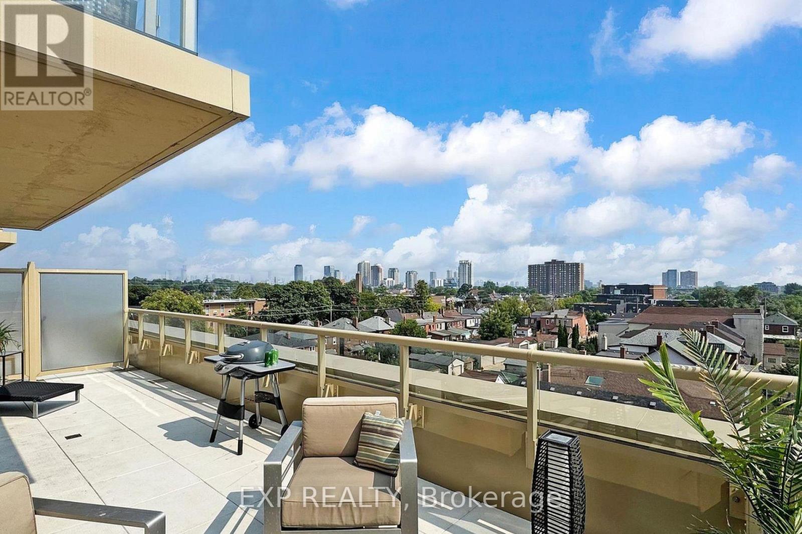 607 - 1787 St Clair Avenue W, Toronto, ON - Outdoor With View