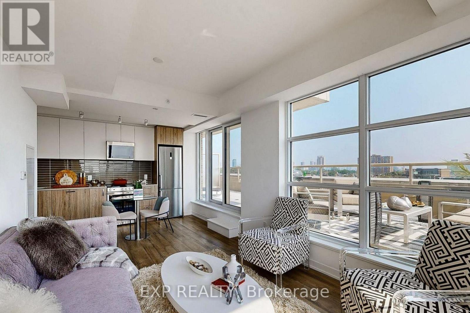 607 - 1787 St Clair Avenue W, Toronto, ON - Indoor Photo Showing Living Room