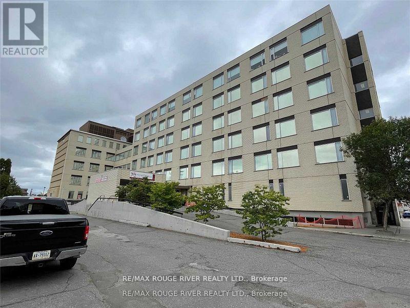 325 Archibald Street S, Thunder Bay, ON - Outdoor With Facade