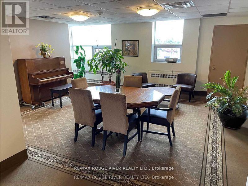 325 Archibald Street S, Thunder Bay, ON - Indoor Photo Showing Dining Room