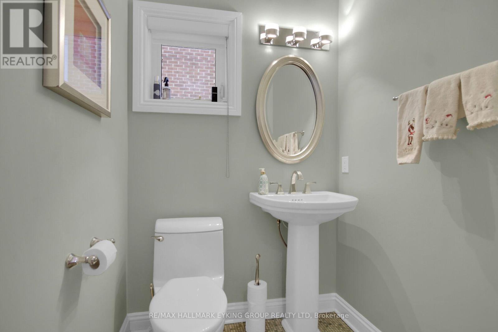 121 Macdonald Street, Ottawa, ON - Indoor Photo Showing Bathroom