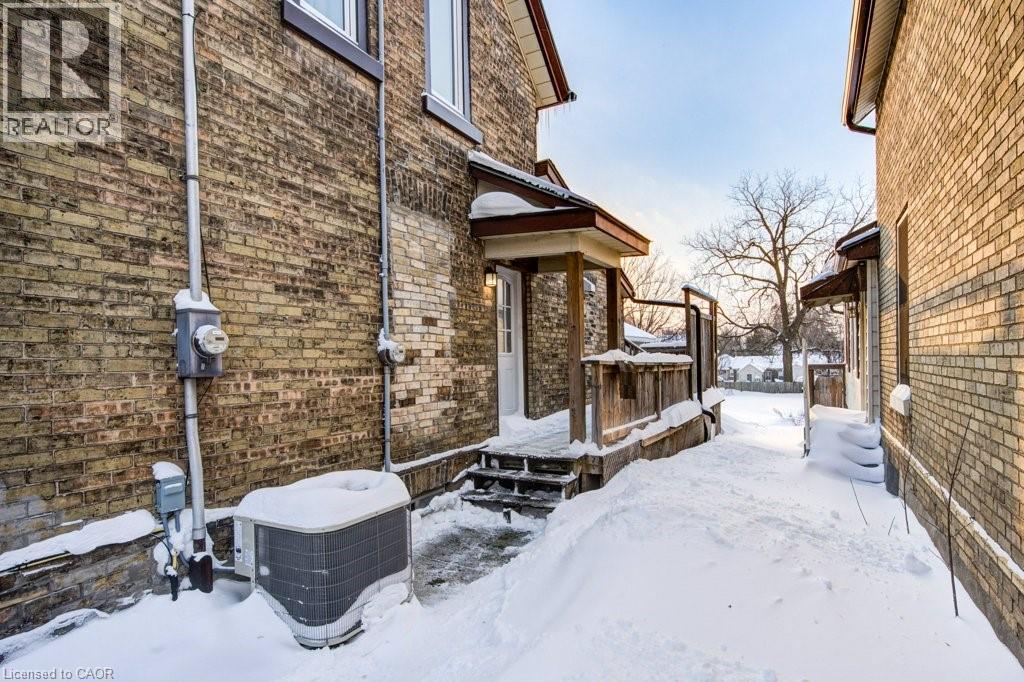 83 Oxford Street, Woodstock, ON - Outdoor