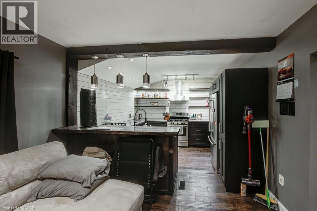 83 Oxford Street, Woodstock, ON - Indoor