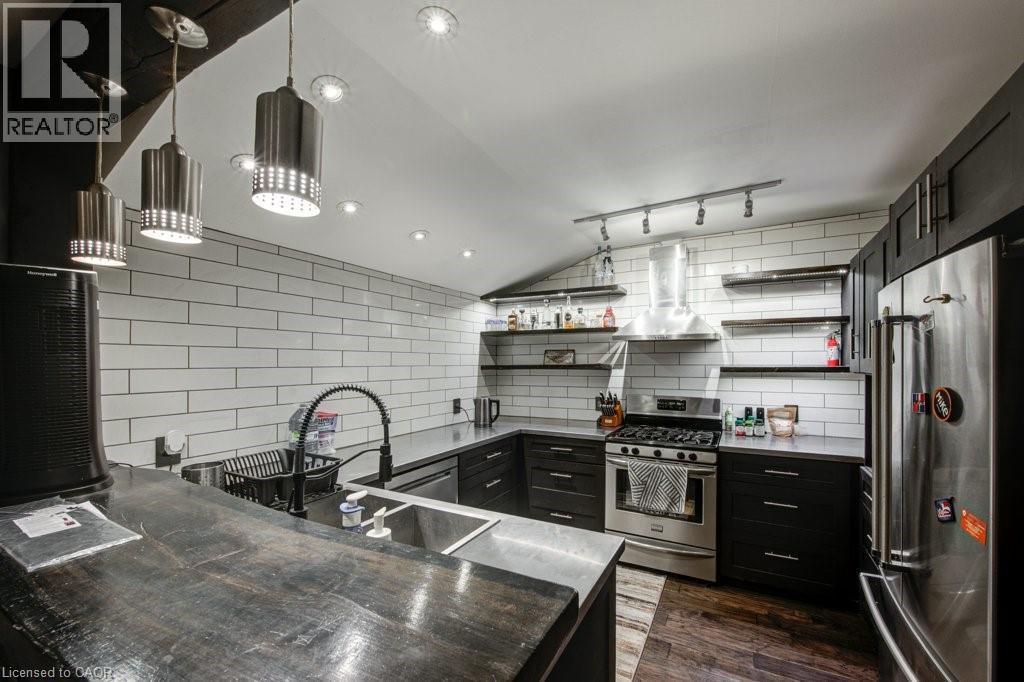 83 Oxford Street, Woodstock, ON - Indoor Photo Showing Kitchen With Double Sink With Upgraded Kitchen