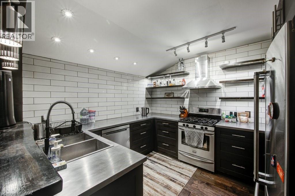 83 Oxford Street, Woodstock, ON - Indoor Photo Showing Kitchen With Double Sink With Upgraded Kitchen