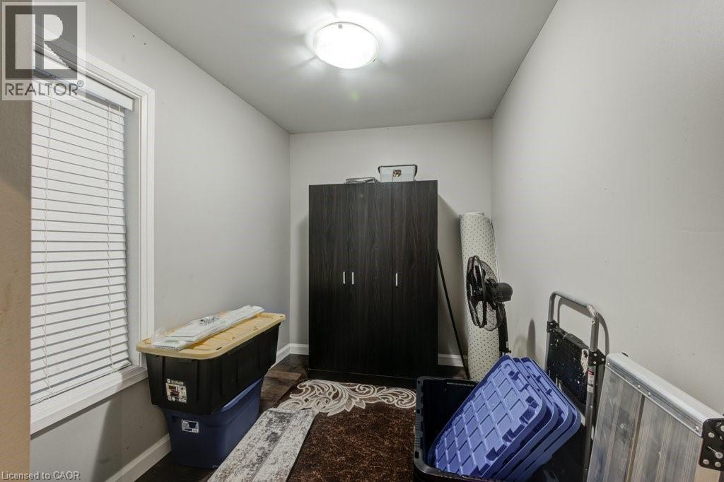 83 Oxford Street, Woodstock, ON - Indoor