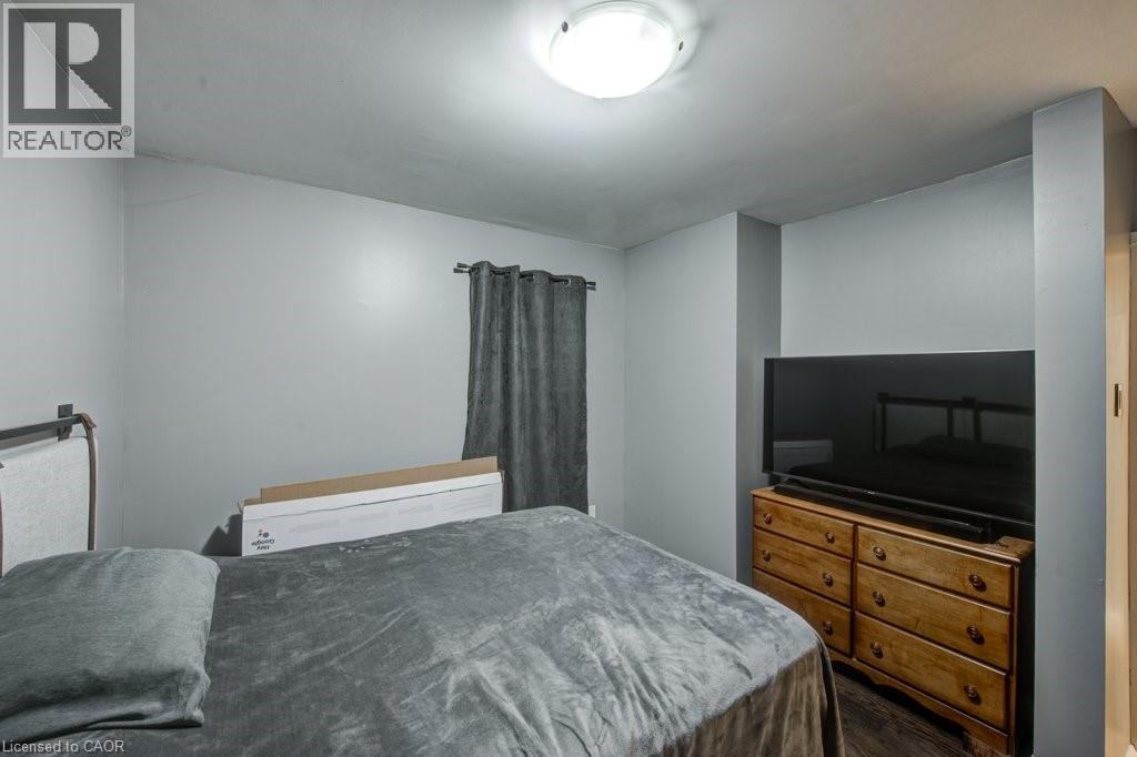 83 Oxford Street, Woodstock, ON - Indoor Photo Showing Bedroom