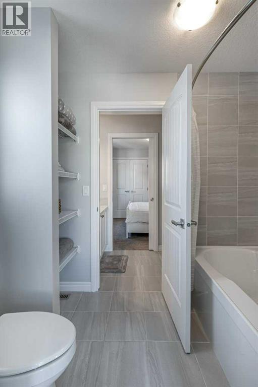 380 Rivercrest View, Cochrane, AB - Indoor Photo Showing Bathroom